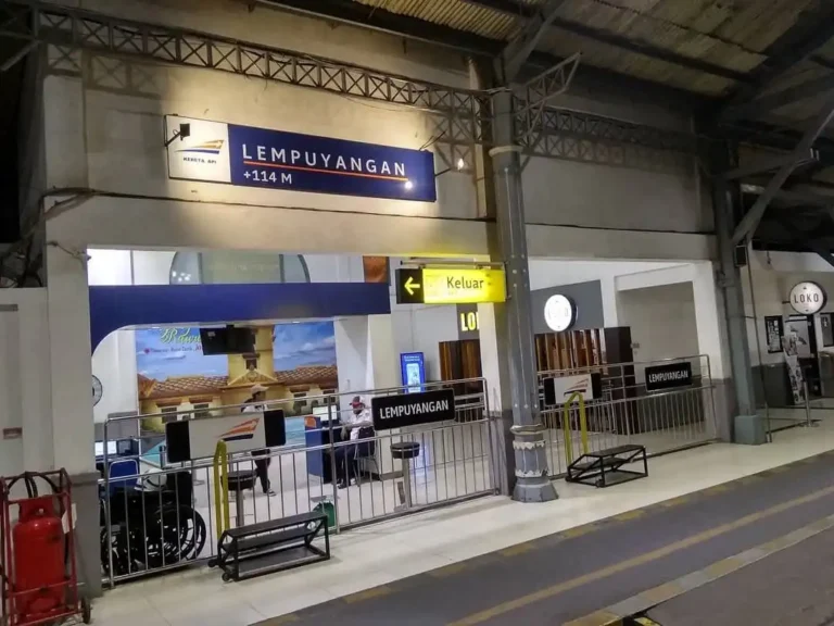 Stasiun Lempuyangan Yogyakarta