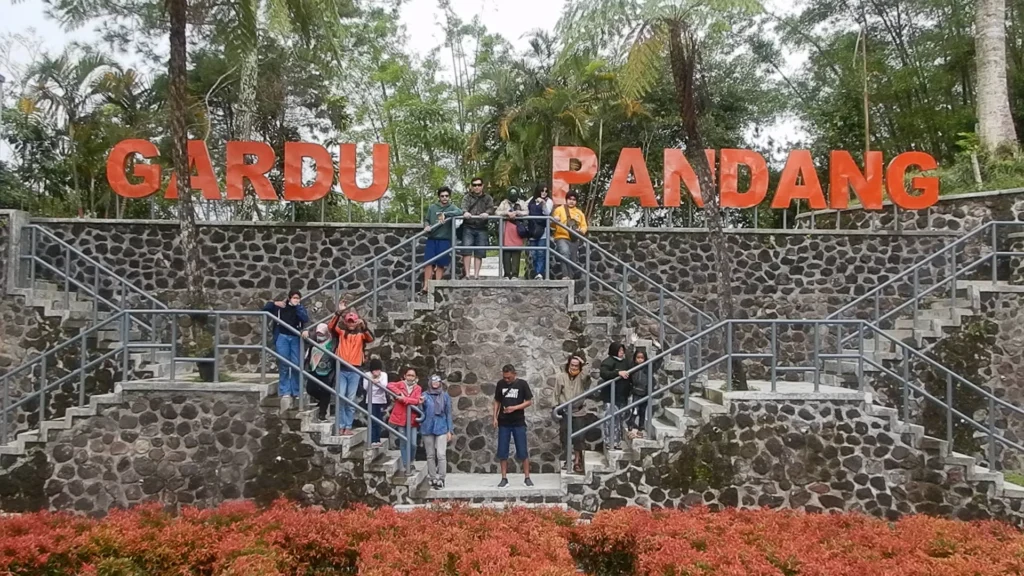 Taman Gardu Pandang Merapi Kaliurang Yogyakarta